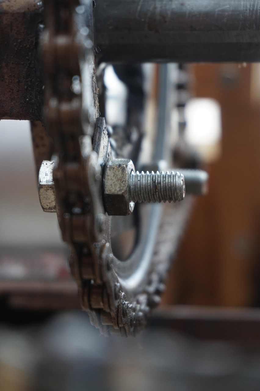 about-us-02 mechanics, screw, chain, oily, diy, drive