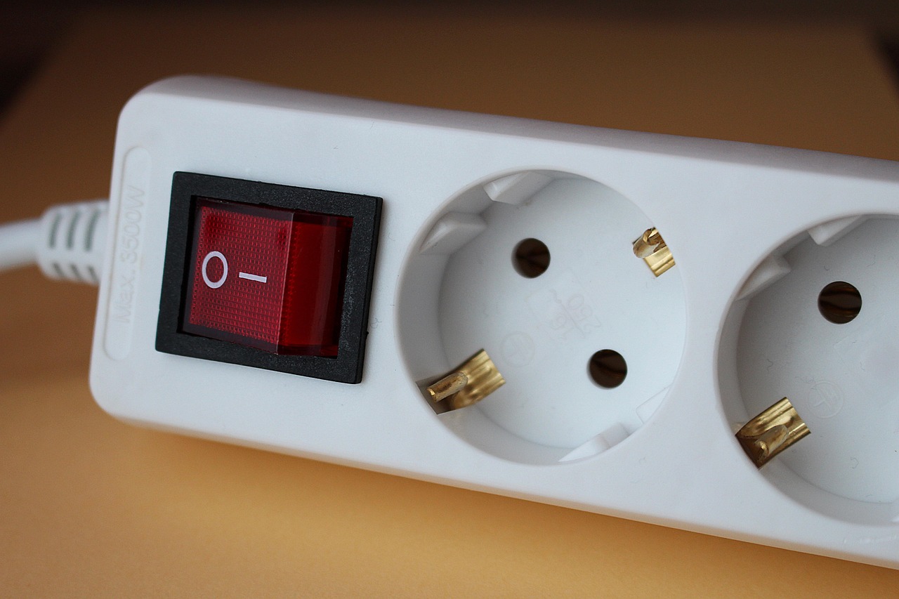 remplacer une prise électrique : guide complet pour le faire soi-même apprenez comment remplacer une prise électrique en toute sécurité avec notre guide étape par étape, adapté à tous les niveaux de compétence.