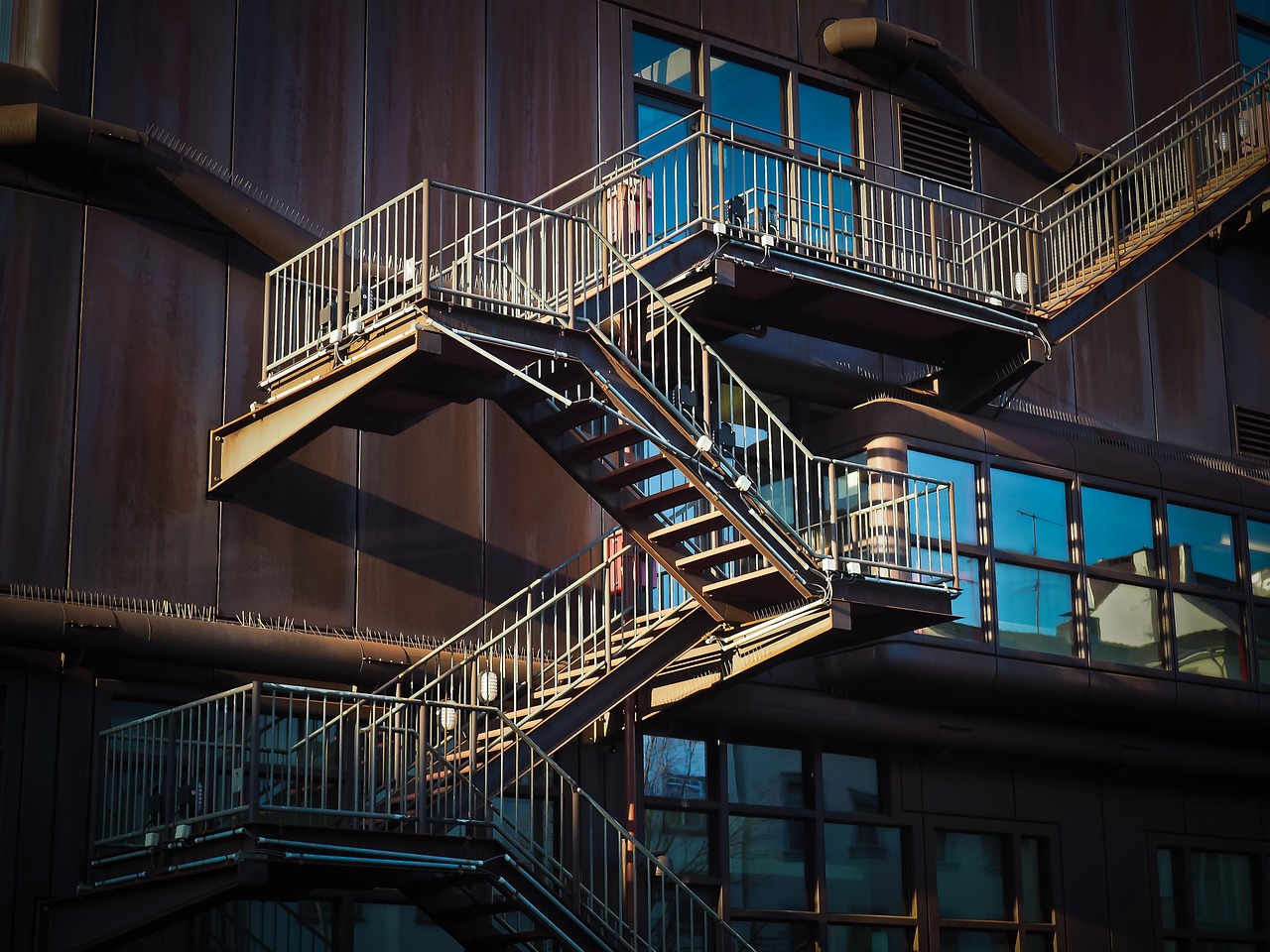 vernir escalier bois : guide complet pour un résultat durable et esthétique découvrez nos services professionnels de vernissage d'escaliers en bois pour protéger et sublimer vos escaliers avec une finition durable et élégante.